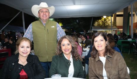  Vianey Lara, Juan Ariel Reyes, Paty Lara y Marus Hernández.