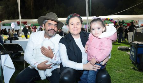  Guillermo Espinosa, Teresa Obriza, Macarena y José Espinosa.