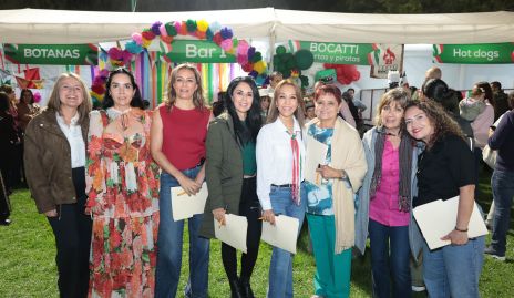 Comisión de Sociales de Club Deportivo Potosino, Gina Ortiz, Leticia Gutiérrez, Natalia Sáenz, Jazmín Garcín, Susana Tello, Elsa Beltrán, María E. y Ruth Martínez.