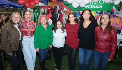  Las mamás de la reina y las princesas, Gina Ortiz, Nadia Zúñiga, Antonia Castillo, Monserrate Fernández, Abeer Dayou, Monica Sánchez y Elizabeth López.