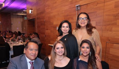  Jesús Almazán, Verónica Castillo, Mayra Alejandro, Mónica Rivera y Anel Anguiano.