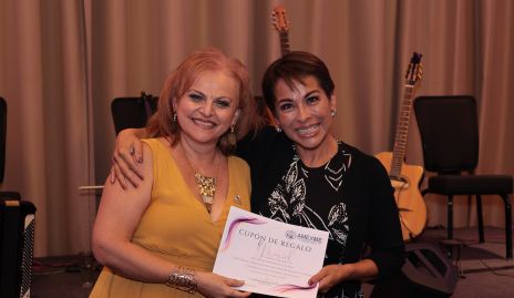  Mariel Mora y Margarita Mendiola.