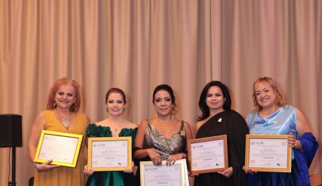  Mariel Mora, Hassibe Rodríguez, Ivette Larrea, Mónica Rivera y Adriana Anguiano.
