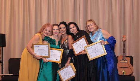  Mariel Mora, Hassibe Rodríguez, Ivette Larrea, Mónica Rivera y Adriana Anguiano.