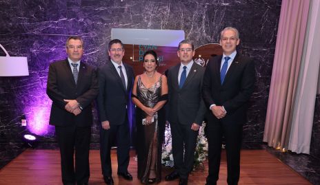  Luis Ortuño, Rodrigo Sánchez, Ivette Larrea, Daniel Escobedo.
