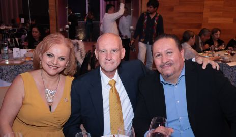  Mariel Mora, Carlos Gómez y Juan Gaitan.