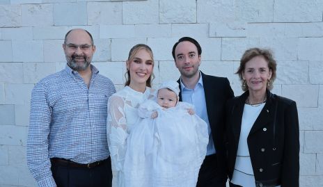  Patricio con sus papás y sus abuelos, Ricardo Pérez, Vero Pérez, Patricio Meade, Patricio Meade y Caridad Rangel.