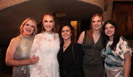  Coral Suárez, Vero Pérez, Norma Medellín, Coral M. Suárez y Pili Aguilar.