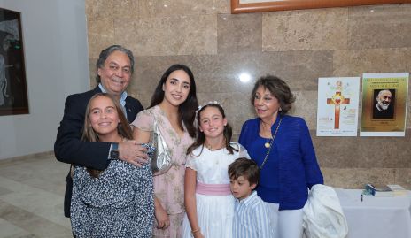  Hanni Torres, Carlos Torres, Tatina Puente, Alika Torres y Tatina Rodríguez.
