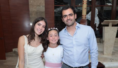  Karina Alcalde, Alika Torres y Juan Pablo Abud.