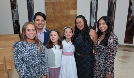  Hanni Torres, Arturo Ledezma, Emilia Feres, Alika Torres, Carolina Betancourt y Daniela Sierra.