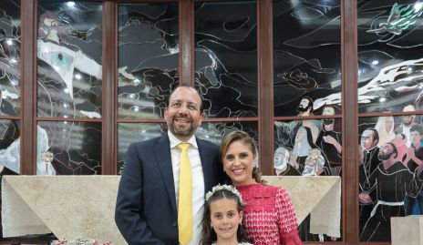  Humberto García y Maricarmen Aldrete con su hija Inés.