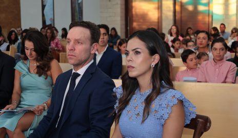  Alejandro Lozano y Sandra García, padrinos de Elena.