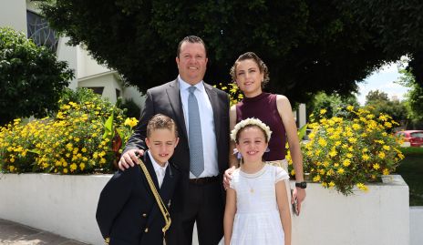  Roberto Meade y María José Foyo con sus hijos Joaquín y Roberta.