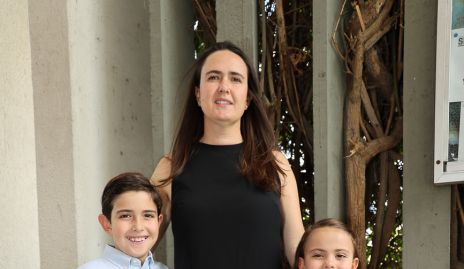  María José con sus hijos Patricio, Jerónimo y Ana.