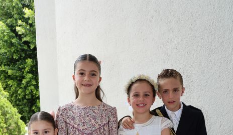  Camila, María, Roberta y Joaquín Meade.