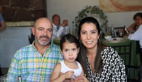  Jorge Puga, Valeria Puga y Gabriela Carrillo.