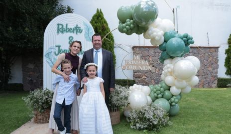  María José Foyo, Roberto Meade, Joaquín y Roberta Meade.
