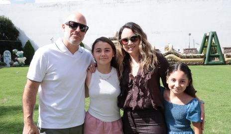  Toño Torre, Mari Torre, Georgina Stevens y Emma Torre.