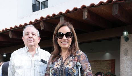  Pedro Torres y Ana Luisa Acosta con su nieta Inés Torres.