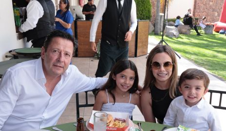  Luis Fernando Lozano, Luciana Lozano, Arlette Robles y Gonzalo Lozano.