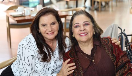  Rocío Dávila y Silvia Esparza de Garza.