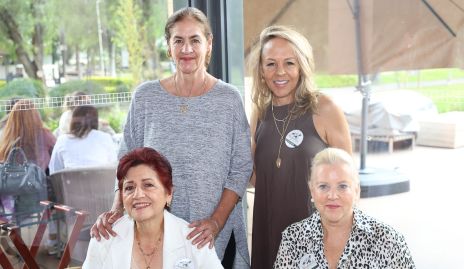  Ana Villalobos, Alma Durón, Adela Martínez y Carmen Muniesa.