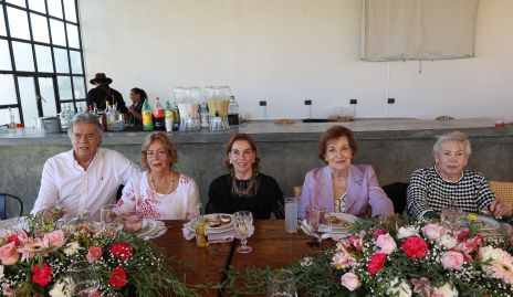  Roberto Berrones, Chela Berrones, Bicha Berrones, Nona Berrones y Maricarmen Rueda de Elizondo.