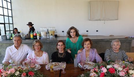  Roberto Berrones, Chela Berrones, Bicha Berrones, Isabel Gómez, Nona Berrones y Maricarmen Rueda de Elizondo.