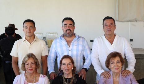  Álvaro Sánchez, Víctor Carranda, David Lozano, Chela Berrones, Bicha Berrones y Nona Berrones.