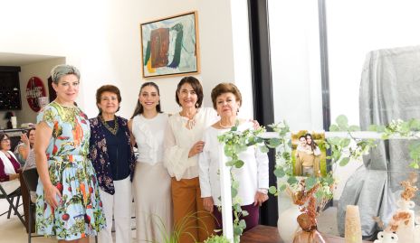  Margarita Padilla, Lourdes Padilla, Sofía Padilla, Paty Padilla y Carmen Padilla.