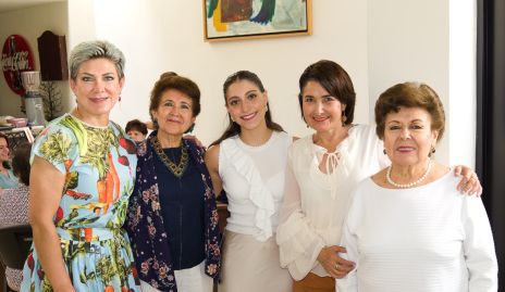  Margarita Padilla, Lourdes Padilla, Sofía Padilla, Paty Padilla y  Carmen Padilla.