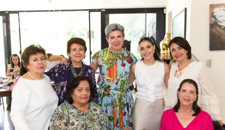  Carmen Padilla, Lourdes Padilla, Rosario Hernández, Margarita Padilla, Sofía Padilla, Paty Padilla y Bertha de los Santos.