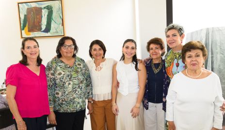  Bertha de los Santos, Rosario Hernández, Paty Padilla, Sofía Padilla, Lourdes Padilla, Margarita Padilla y Carmen Padilla.