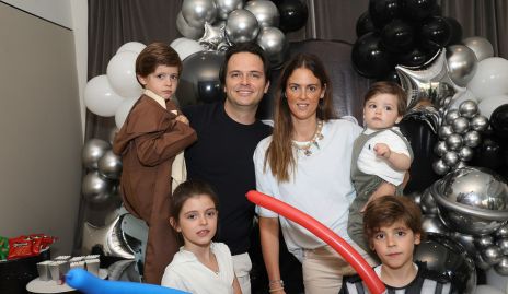  Bosco, Tito, Lola, Melissa, Juan y Bruno.