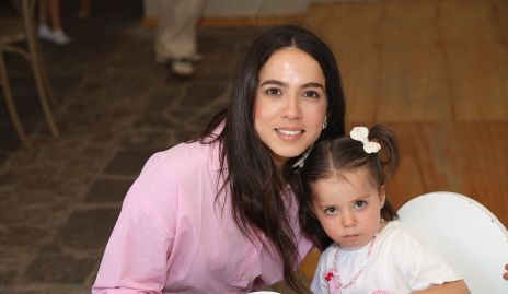  Andrea Olivares y Roberta.