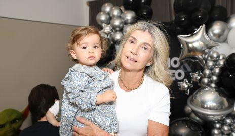   Márgara García con su nieta Jacinta.