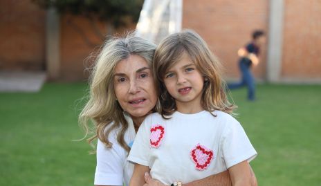  Márgara García con su nieta Carlota.