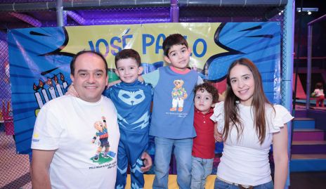  Jaime Morales, José Pablo Morales, Jaime Morales, Juan Carlos Morales y Daniela Pérez.