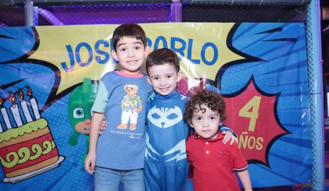  Jaime, José Pablo y Juan Carlos Morales Pérez.