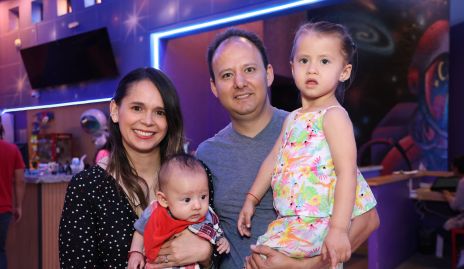  Mónica Guillén, Ricardo Salinas, Camila y Ricardo Salinas.