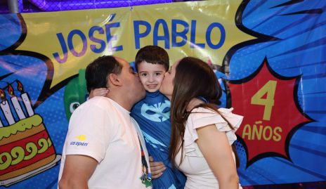  Jaime Morales, José Pablo Morales y Daniela Pérez.
