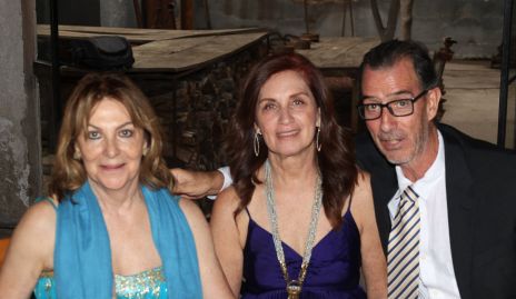  Teresa Ocaña, Martha Ocaña y Javier Muriel.