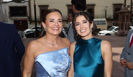  Verónica Alcalde y Verónica Abud, mamá y hermana de la novia.