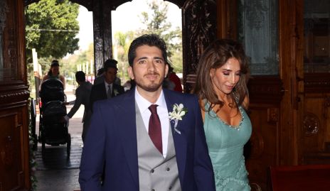 Guillermo Acosta de los Santos con su mamá Cecilia de los Santos.