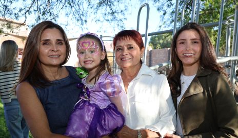  Elsa Félix, Ana Sofía García, Elsa de Félix y María Paula Tacea.