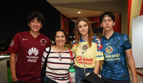  Marcelo Aguilar, Lupita Moctezuma, Valeria Aguilar y Gerardo González.
