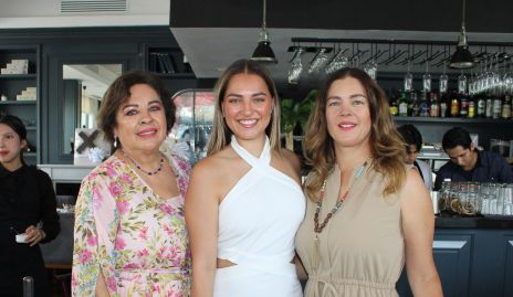  Silvia Esparza, Silvia Olivares y Silvia Garza.