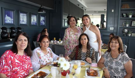 Silvia Olivares, Silvia Esparza con, Gracy Flores, Liliana Campos y Lourdes Parodi.