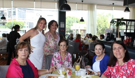  Carmen Valdés, Silvia Olivares, Silvia Esparza, Lourdes Navarro, Pilar Rangel y Beatriz Rivero.